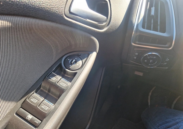 Ford Focus cena 24500 przebieg: 143500, rok produkcji 2012 z Grudziądz małe 137
